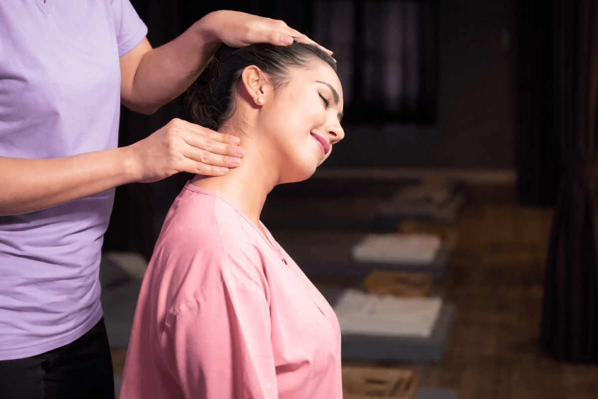 best-stiff-neck-remedies-that-actually-work-a-complete-home-guide
